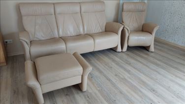 Abbildung: Hochwertige Leder-Sitzgarnitur, 3-teilig