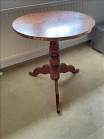 Abbildung: Beistelltisch Holz