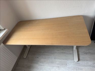 Abbildung: Schreibtisch