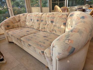 Abbildung: Schlafcouch und 2 Sessel